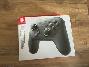 Nintendo Switch Pro Controller - 2