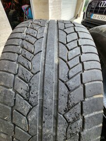 285/40 R22 - 2