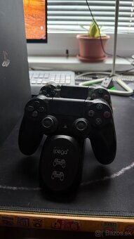 Predám PS4 PRO - 2