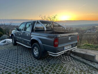 Mazda B2500 - 2