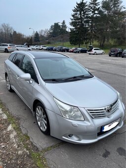 Toyota avensis 2010 A/T - 2