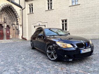 BMW e60 550i Manuál - 2