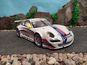 prodám model 1:18 porsche 911 GT3 RSR 997 - 2