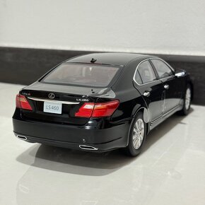 1:18 Norev Lexus LS460 - 2