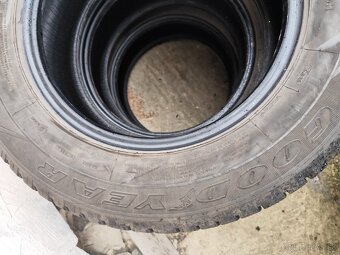 Zimné pneumatiky  Good Year 215/70R16 - 2