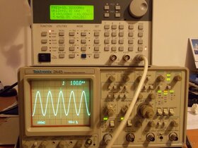 Predám osciloskop Tektronix 2445 - 2