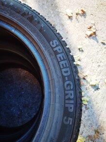 Predám 3ks 215/55R17 Zimné Semperit - 2