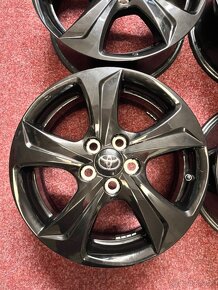 5x114,3 R15 Originál Toyota Yaris ze senzory 2022 - 2