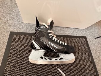 BRUSLE CCM TACKS 9040 vel. 39/5D - 2