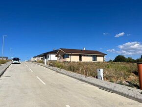 CASMAR - Na predaj pekný stavebný pozemok 644 m2, Zvončín - 2