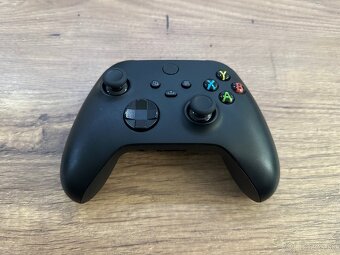 Ovládač na Xbox One / Series X - 2