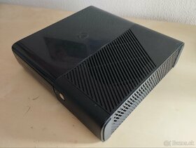 Samotná konzola XBox 360E po renovácii. - 2