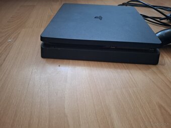 Playstation 4 slim ktomu hry - 2