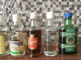 Fľašky so starým alkoholom - 2