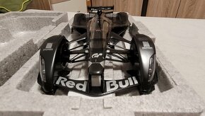 Red Bull  X2010 Gran Turismo od Autoart. - 2