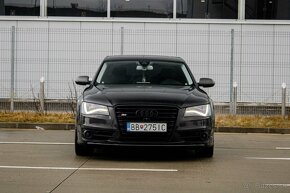 Audi S8 - 2