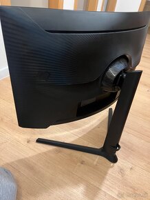 32" Samsung Odyssey G65B - 2