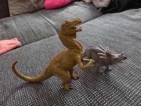 Dinosaury - 2