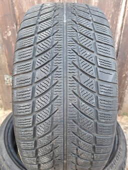 Predám 2 jazdené zimné pneumatiky Goodride 225/35 R19 - 2