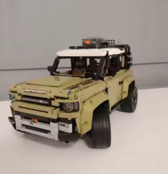 Technic 42110 - Land Rover Defender (2573 dielikov) - 2