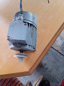 Predám elektromotor 370W - 2