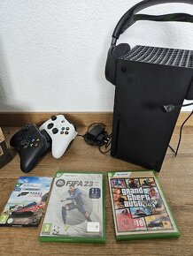 Xbox series X s príslušenstvom - 2