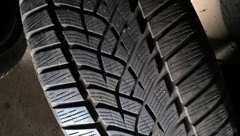 2 ks ZIMNÉ 225/50 R18 99H GOODYEAR  RFT cca 6-7 mm  rok 2019 - 2