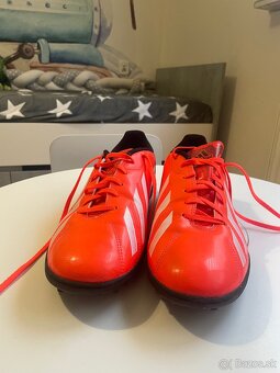 Futbalové kopačky adidas f5 turfy 44,5 - 2