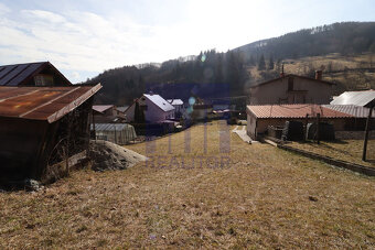 Ponúkame na predaj stavebný pozemok na rodinný dom, 520 m2  - 2