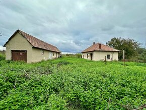 Starý rodinný dom na polosamote s veľkým pozemkom  ČERMANY - 2