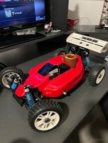 RC Xray XB8 - 2