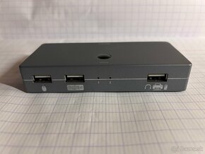 KVM ( HDMI + USB ) prepínač pre 2 PC na 1 monitor. V zaruke - 2