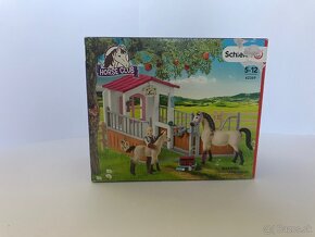 Schleich - Stajňa s koníkmi a chovateľom - 2