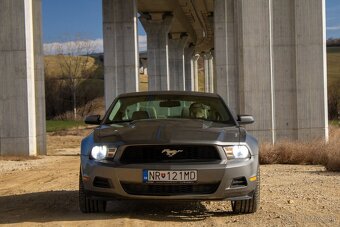 Ford Mustang 3.7 automat - 2