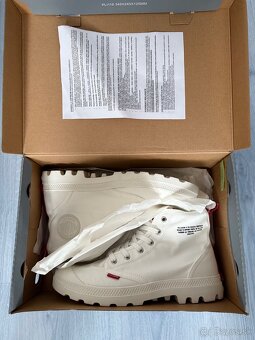 PALLADIUM BOOTS PAMPA HI DARE STAR WHITE 43/9 - 2