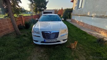 Chrysler 300C (Lancia Thema) 3.0 CRD 240 hp 2012 AT - 2