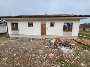 4 izbový bungalov, 105 m2,pozemok 637 m2, Nemšová - Kľúčové. - 2