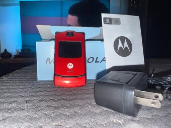 MOTOROLA RAZR V3 - 2