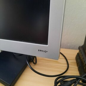 Lacno predam 19" LCD monitor Benq - 2