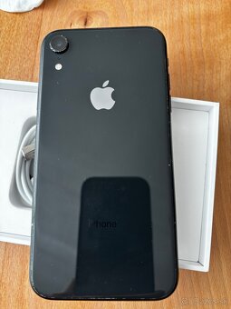 Apple iPhone XR 64GB - 2