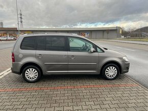 Volkswagen Touran 2.0 TDi 103kw 6 rychl 1.maj v ČR - 2