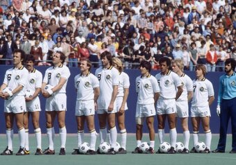 Predám  hodinky COSMOS NASL CHAMPIONS 1978 FRANZ BECKENBAUER - 2