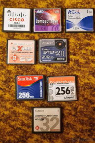 CF karty 1GB , 512 MB , 256 MB , 32 MB - 2