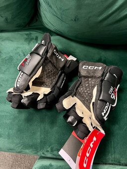 Rukavice CCM JetSpeed FT6 Pro Sr černé - 2