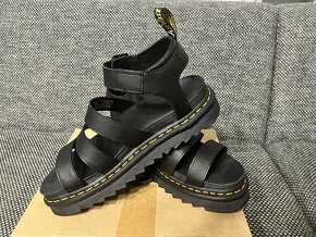 Dr. Martens Remienkové sandále 'Blaire' vo farbe Čierna - 2