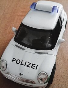 Policajné auto s otvárateľnými dverami - 2