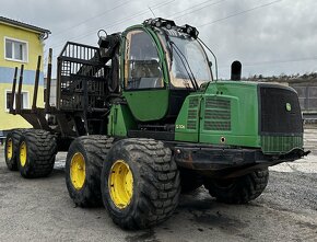 8x8 vyvážečka na 13t otočná kabina JD 1210E forwarder (2010) - 2