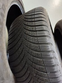 GoodYear 235/45r18 - 2