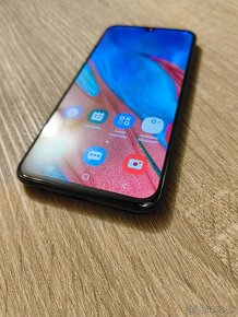 Samsung Galaxy A40 /4/64GB Dobrý stav - 2