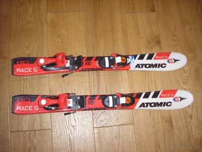 Predám detské karvingové lyže Atomic Race 5,  dĺžka 80 cm. - 2